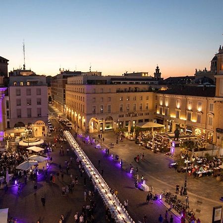 Stazione A 200M - Ampio Appartamento Con Parcheggio Notturno Gratis Parma Exterior foto